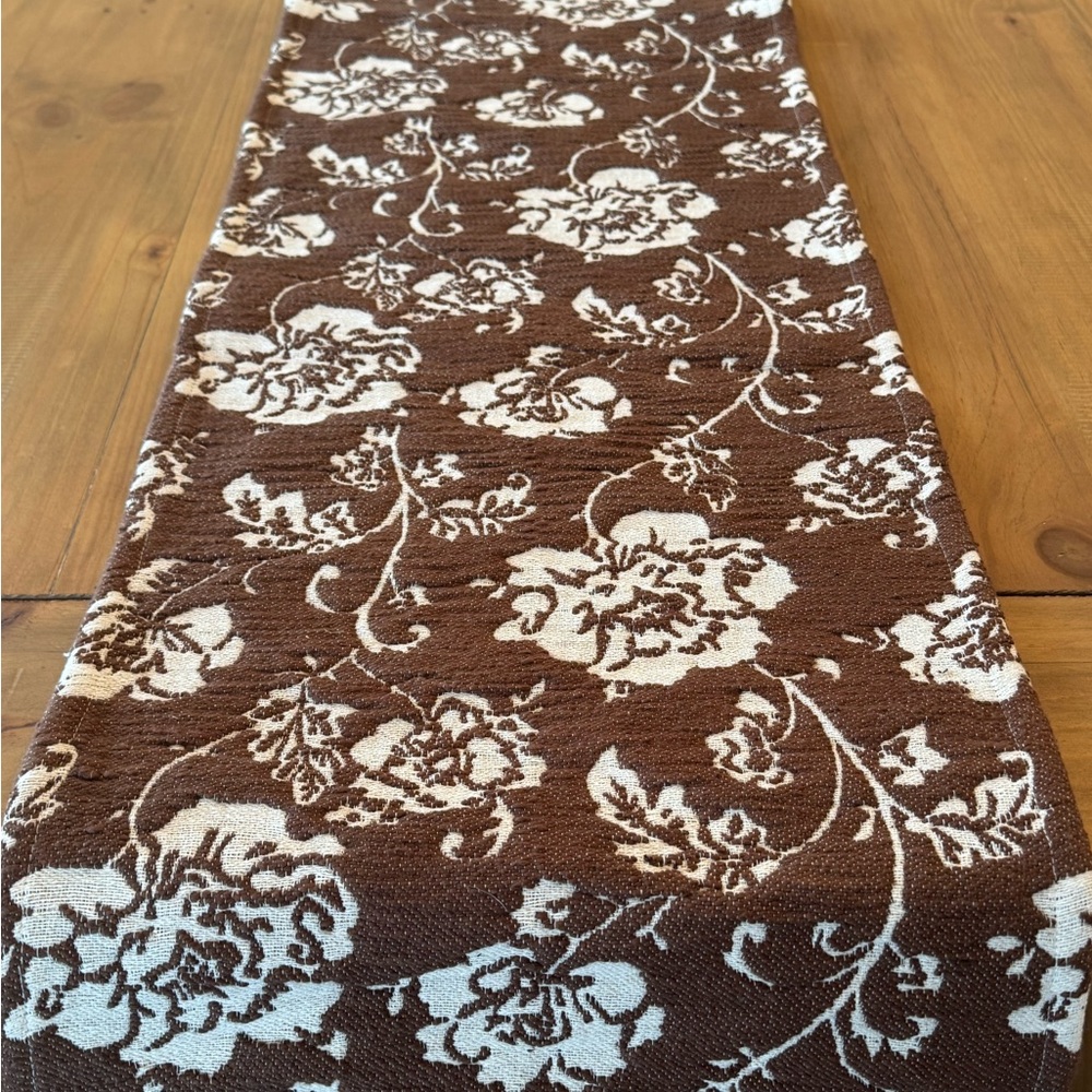 NWOT Brown & Cream Floral Table Runner Tassels 14" x 72" - Picture 8 of 12